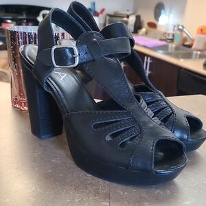 MIA size 8 Black Chunky Sandals Leather (Few Flaws But Good Condition)